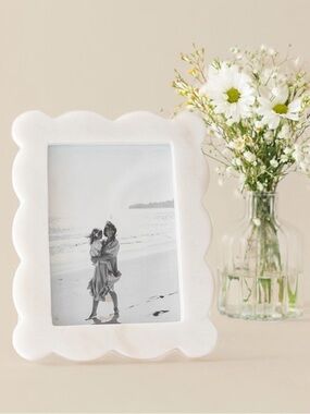 [Creative Co-op] Scalloped Marble Frame